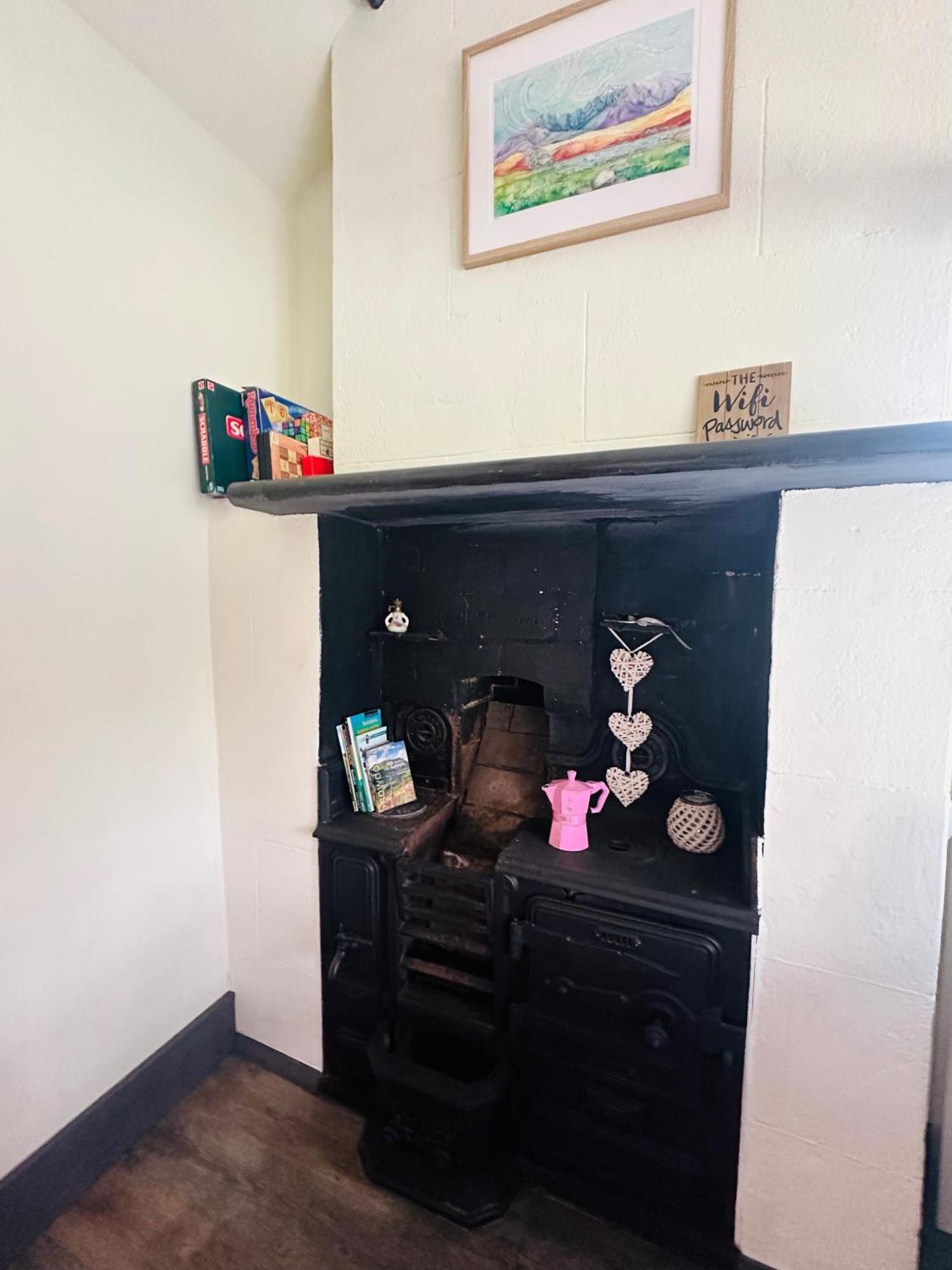 Tiny Romantic Retreat With Hot Tub On A Country Estate Near Cardigan Bay In Eryri Snowdonia Llanbedr  Eksteriør bilde